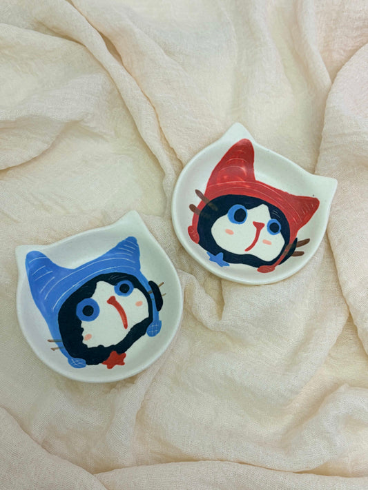 Hat-wearing Milk Cat Plate